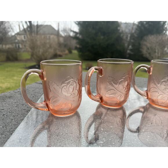 Vintage Arcoroc France Rosaline 8 Oz Pink Glass Rose Coffee Mugs ~set Of 4 - Picture 3 of 14